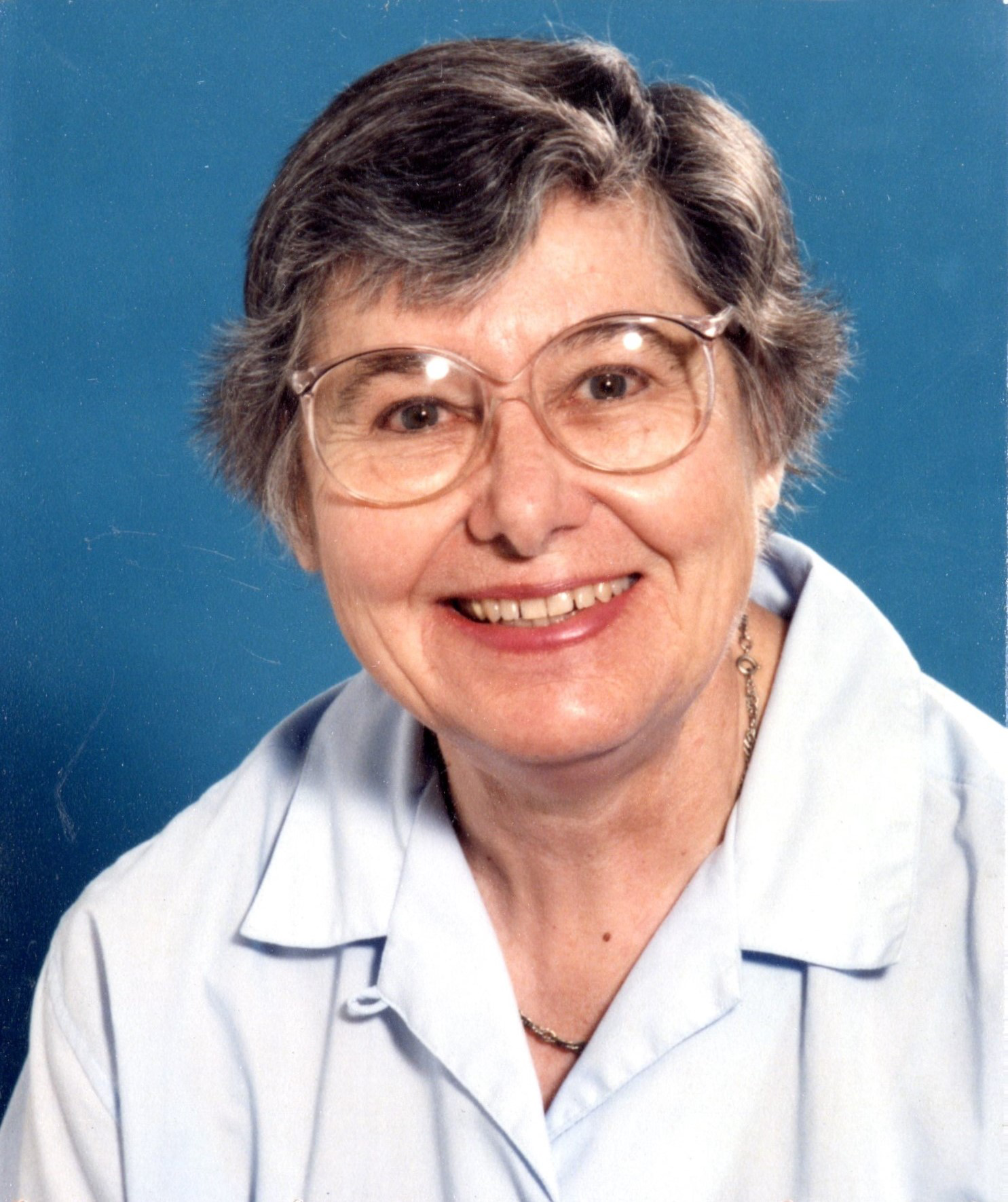 Faculty Portrait of Dr. Elizabeth Roemer